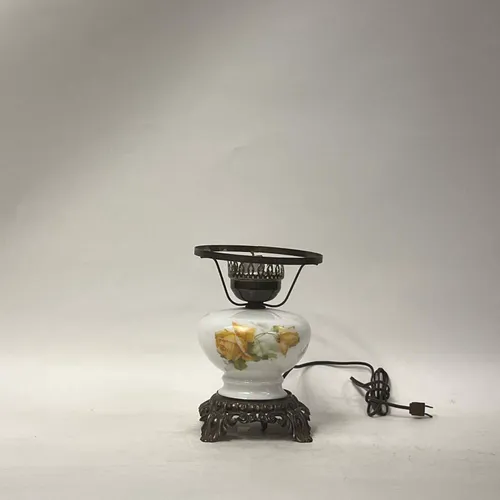 Victorian White & Yellow Rose Gas Table Lamp - LI504