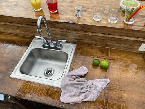 1 Bartender No Tip Jar