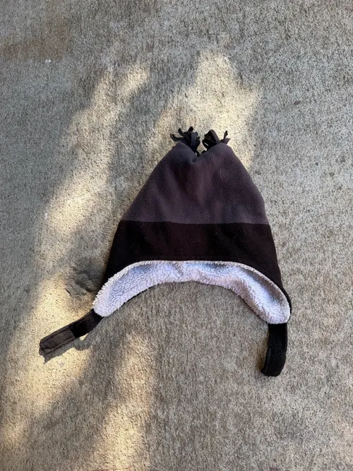 One Size: Black with Grey, velcro