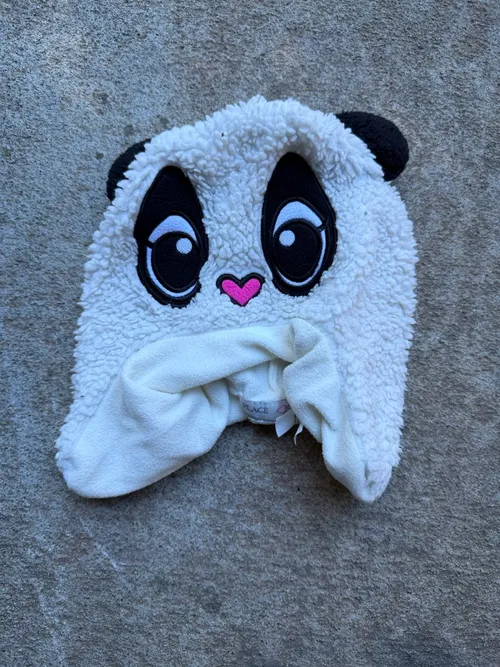 L: Beanie - Size 2-4 yr, panda hat w pink nose