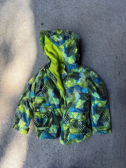 3T: REI, Neon green/Blue/Black dots