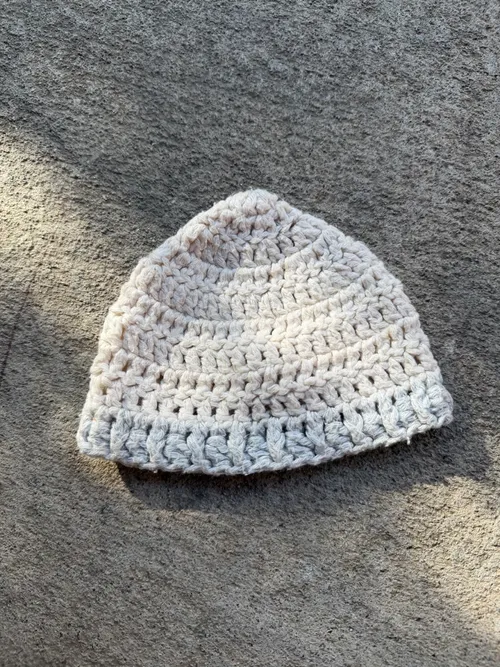 0-6 mo: , Knit white & light blue