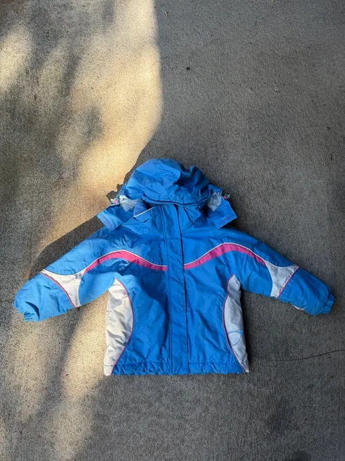 3T: Fera, Blue with white and pink