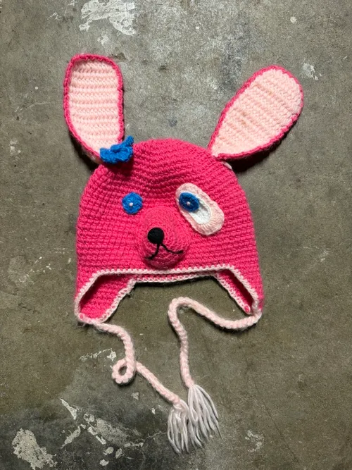 Youth: Dog crocheted beanie (pink, blue eyes)