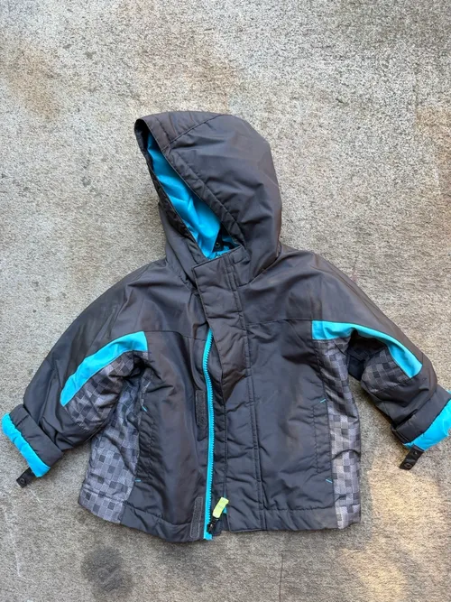 2T: Cherokee, Grey with blue stripe/checked back