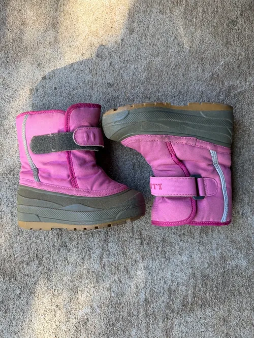 9T: , ll bean pink w grey liner, exra liner with these