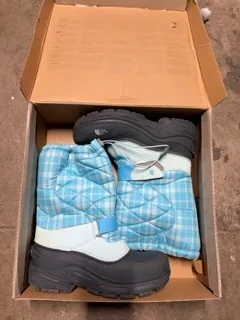 Kids 5: The North Face (Blue plaid duck boot)