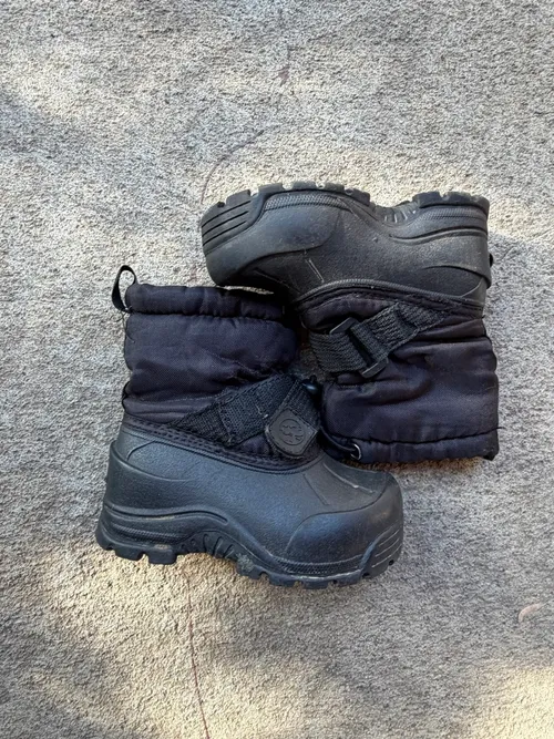 6T: Northside, Black Duck Boots