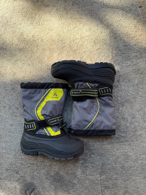 12T: Kamik, Grey w/yellow