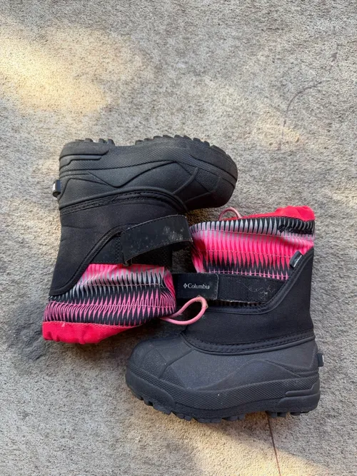 9T: Columbia, Black, red print