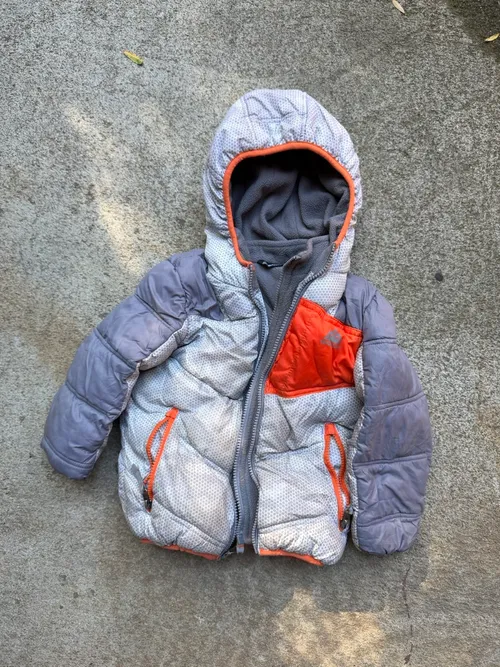 4T: Snowzu, Grey with grey dots