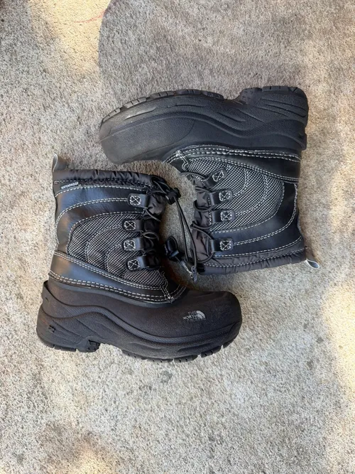 13T: The North Face, Black w white dots