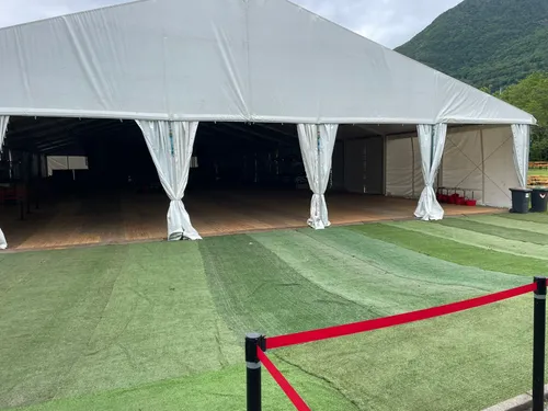 Erba sintetica per coperture aree esterne disponibile subito