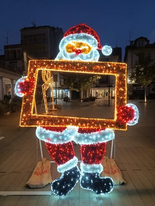 Postazione selfie natalizia a noleggio con Babbo Natale cm. 277x200