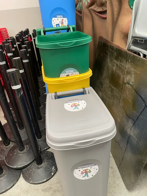 Noleggio bidoni rifiuti raccolta differenziata
