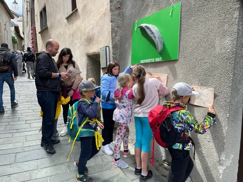 Caccia ai fossili  in città, parchi, centri storici, centro commerciale, aree shopping, feste