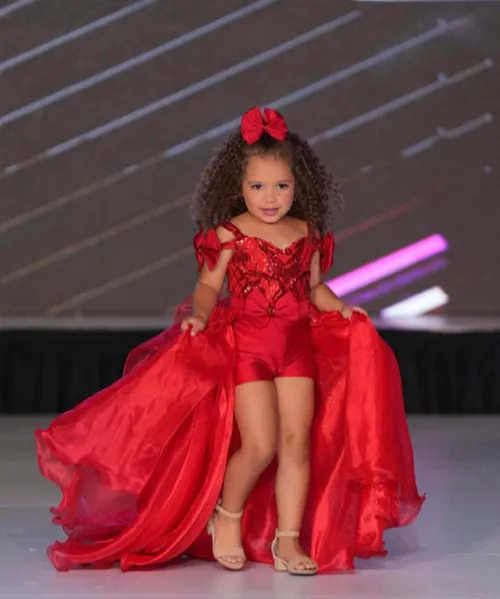 Crimson Confidence Couture | Size: 3/5 