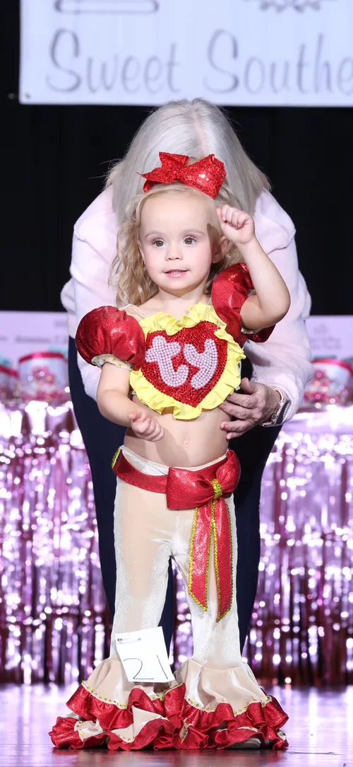 18/3 - 3/5 Beanie Baby Showstopper