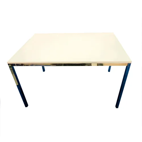 Table rectangulaire blanche / Rectangular white Table 53.5” x 33.5” x 28.5