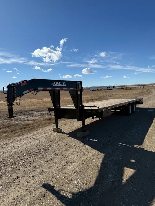 32 Ft. Gooseneck Flatbed