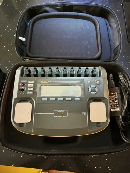 ANALIZADOR DE DESFIBRILADOR MARCA FLUKE MODELO IMPULSE 7000DP