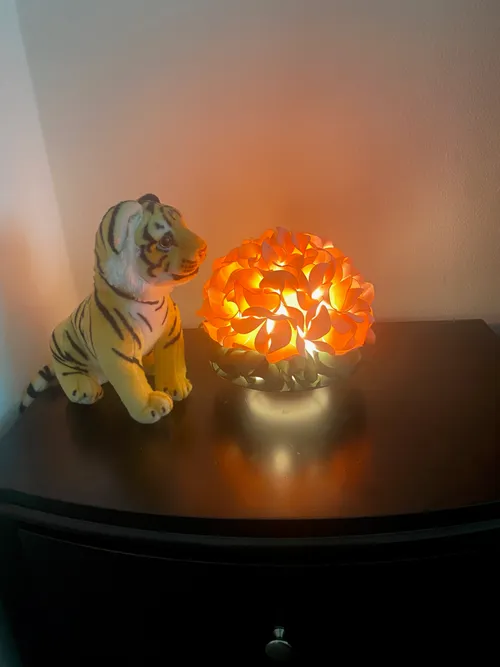 Unique 'Hortensia' Glass Table Lamp