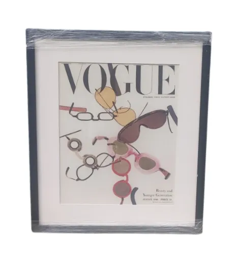 AW 4371 - Artwork - Medium - Vogue Sunglasses Cover Print in Glass