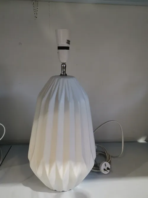 LP 5026 - Table Lamp  - White Ceramic with Geometric Ribbed Finish