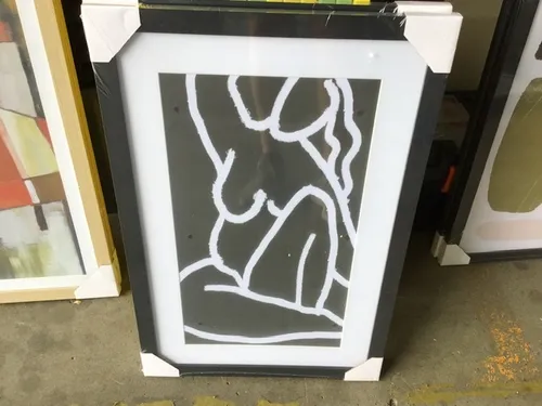 AW 9004 - Female Silhouette in Black Small Frame Artwork