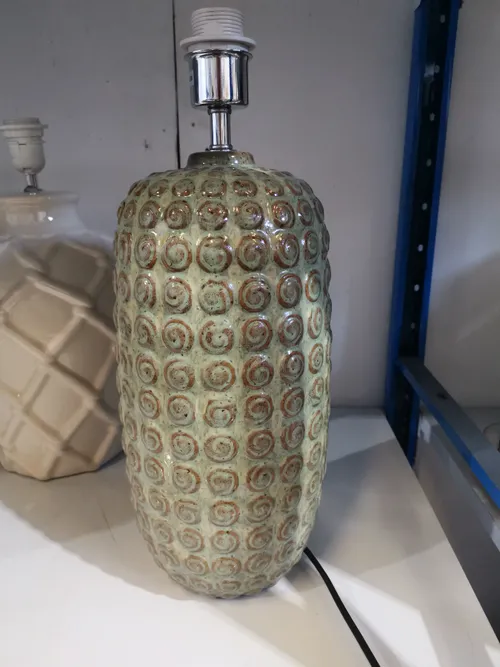 LP 6006 - Table Lamp - Green and Brown Pineapple Body