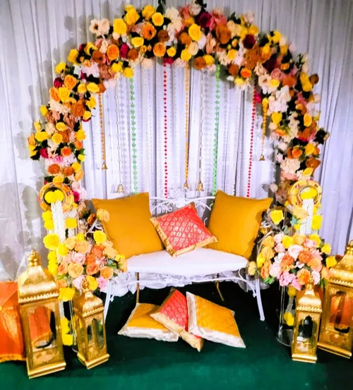 Round Arch Floral Mehndi Decor