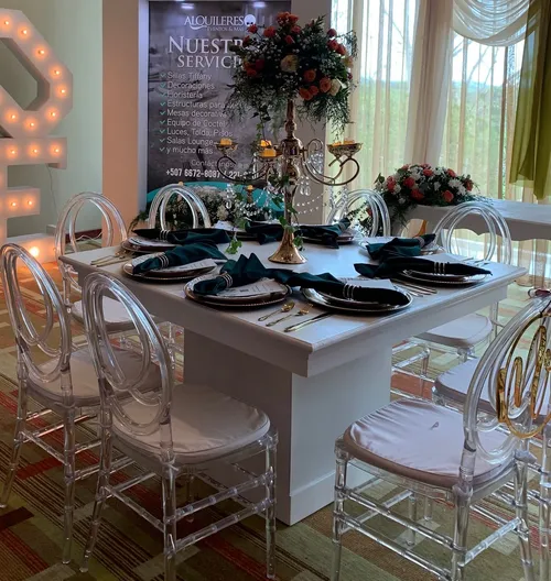 Mesa de madera (8 Puestos)