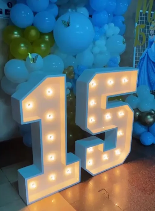 Letrero 15 de Madera Alumbrado