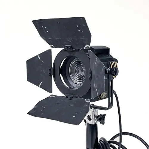 LTM Pepper 200W Tungsten Fresnel Light