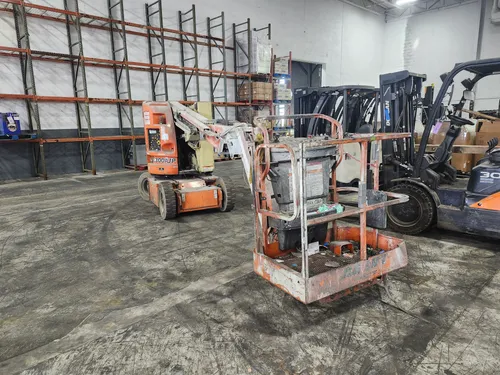 JLG E300AJP 30ft boom lift 