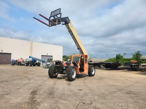 JLG 9000lb 43ft Telehandler 