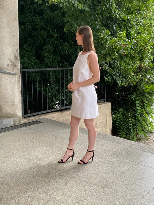 Hedvábné bílé minišaty