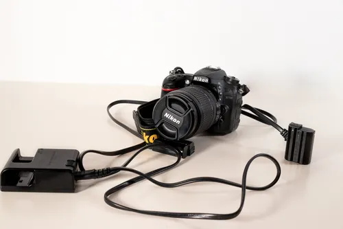 Nikon D7 200 Camera / Caméra *Carte SD non fournie / SD card not supplied 