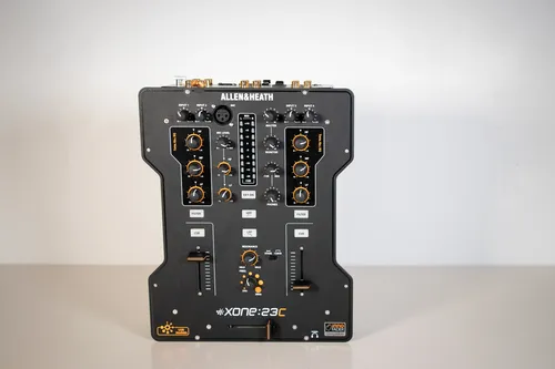 XONE 23C Mixer / Mixeur