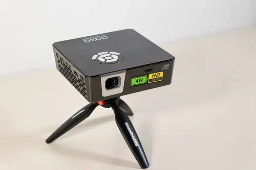 AAXA Pico M5 Projector / Projecteur 900 lumens