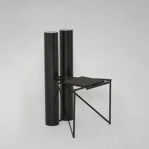 Chaise noire, designer inconnu, années 1980