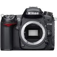 NIKON D7000 (APS-C) 