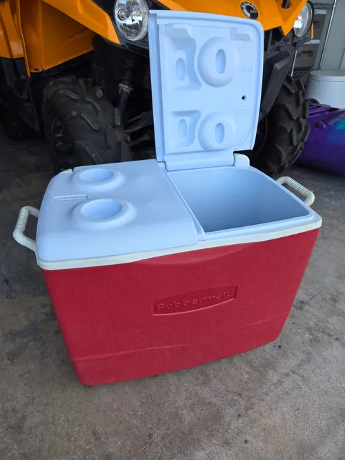 Large Ice Chest (with Cupholder Lid)