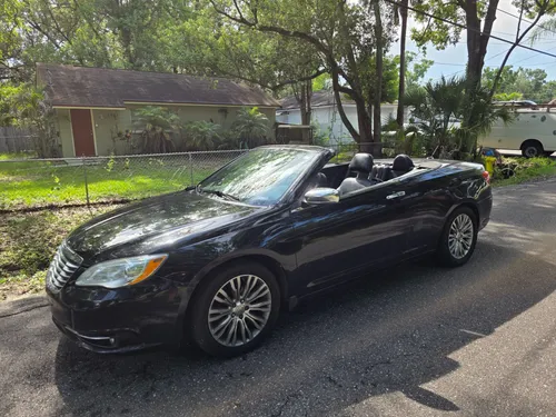 2013 Chrysler 200 convirtable black