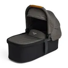 Edwards & Co Bassinet 