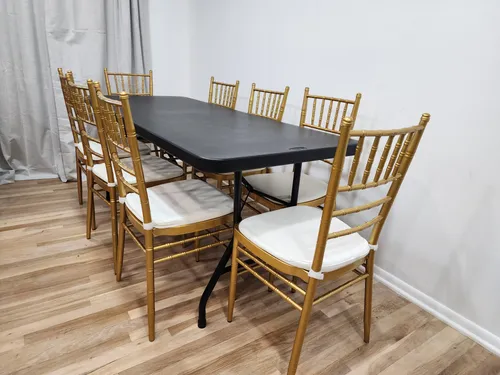 Table and Chiavari Chairs - 8 people