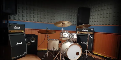 Extremoduro: Local de Ensayo por horas grande