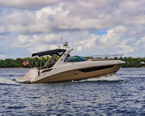 Sea Ray 33' In Miami Florida
