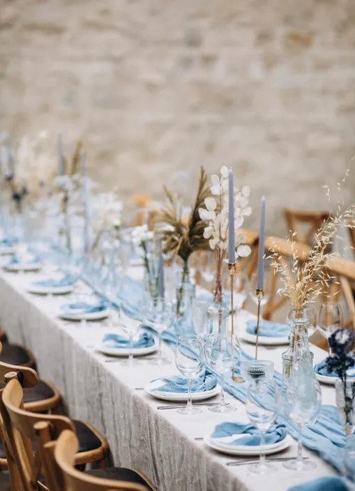 CHEMIN DE TABLE EN MOUSSELINE BLEU
