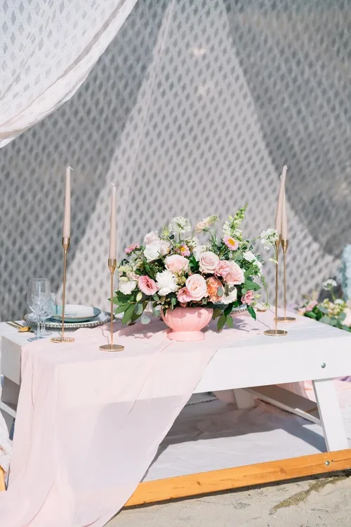 Chemin de table rose pâle